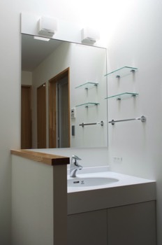 Second floor bathroom.   Second floor bathroom.